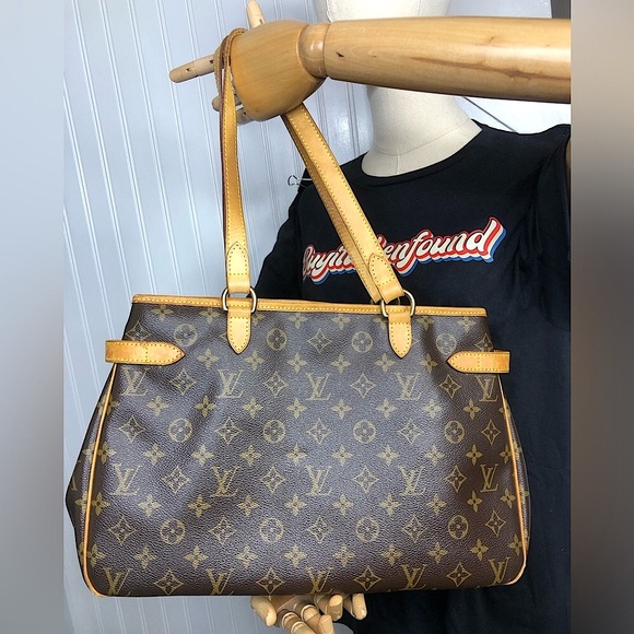 LV Batignolles Monogram Shoulder Bag COMES WITH: COA, LV DUST BAG AUTHENTIC - Picture 7 of 17